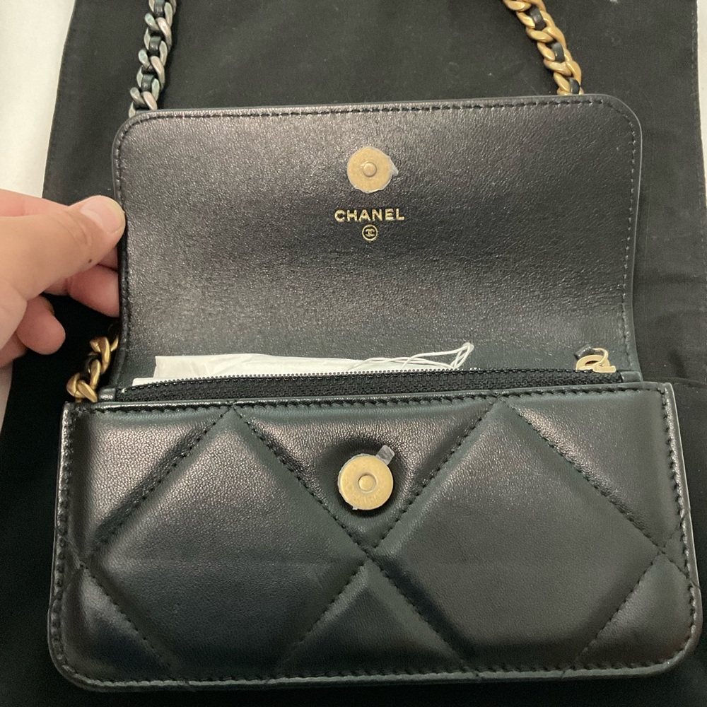 CHANEL 19 Flap Phone Holder with Chain - Picture 6 of 6